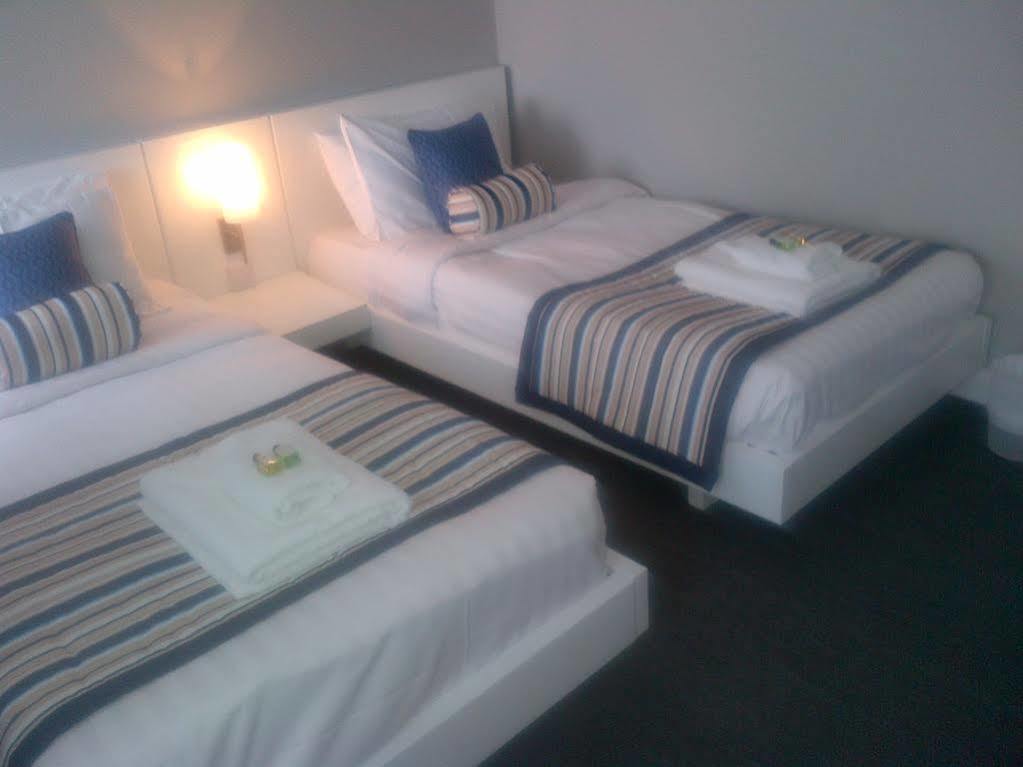 וויימות' Riviera Hotel מראה חיצוני תמונה