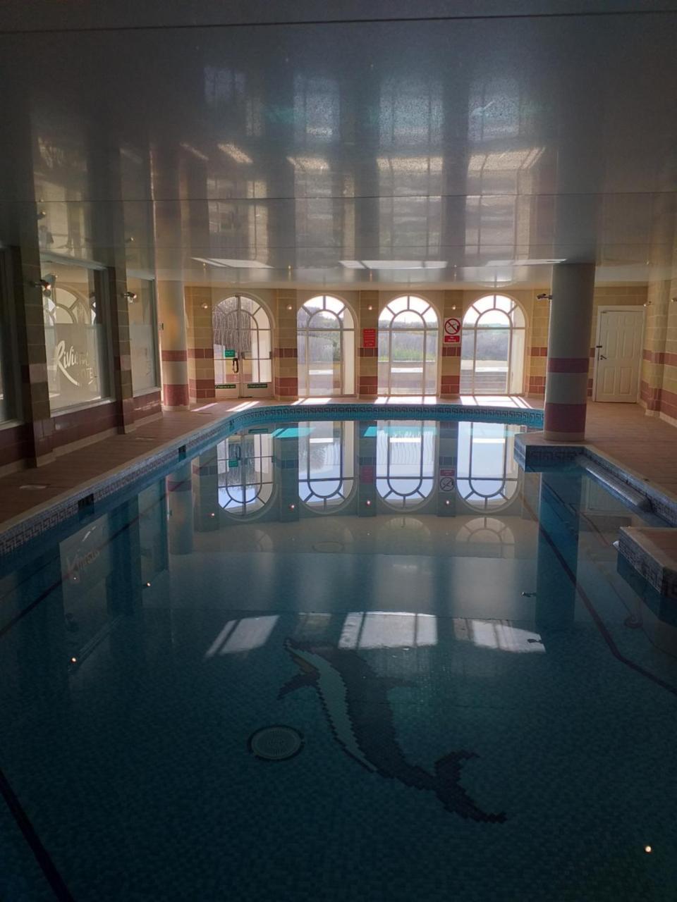 וויימות' Riviera Hotel מראה חיצוני תמונה