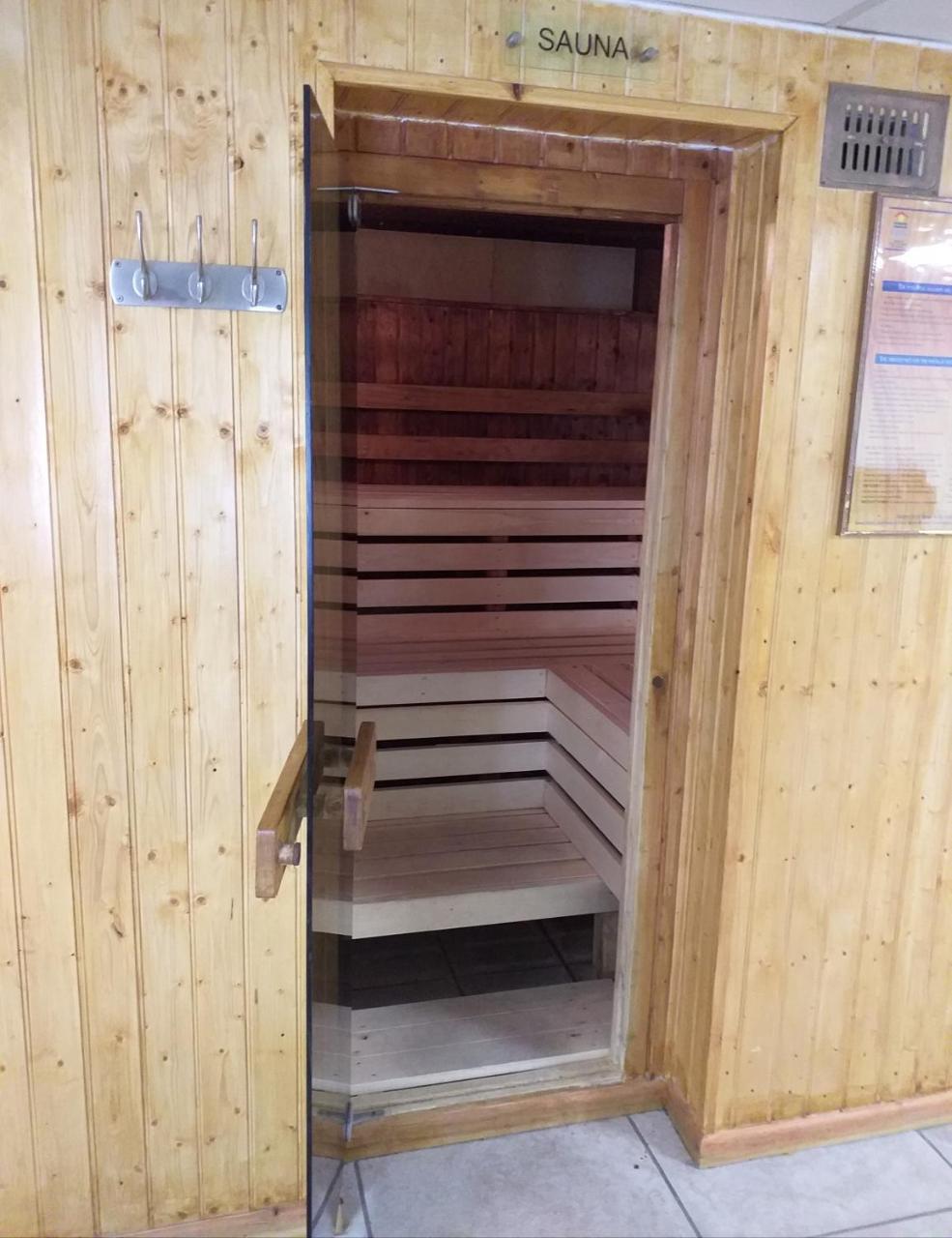 וויימות' Riviera Hotel מראה חיצוני תמונה